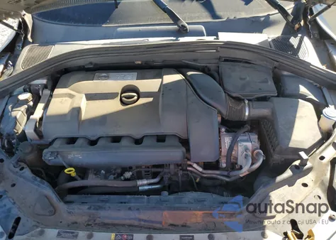 2015 Volvo Xc60 T6 Premier z USA, uszkodzony, nr VIN YV4902RB2F2620589